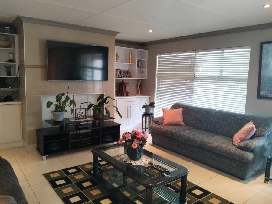 3 Bedroom Property for Sale in Reebok Western Cape